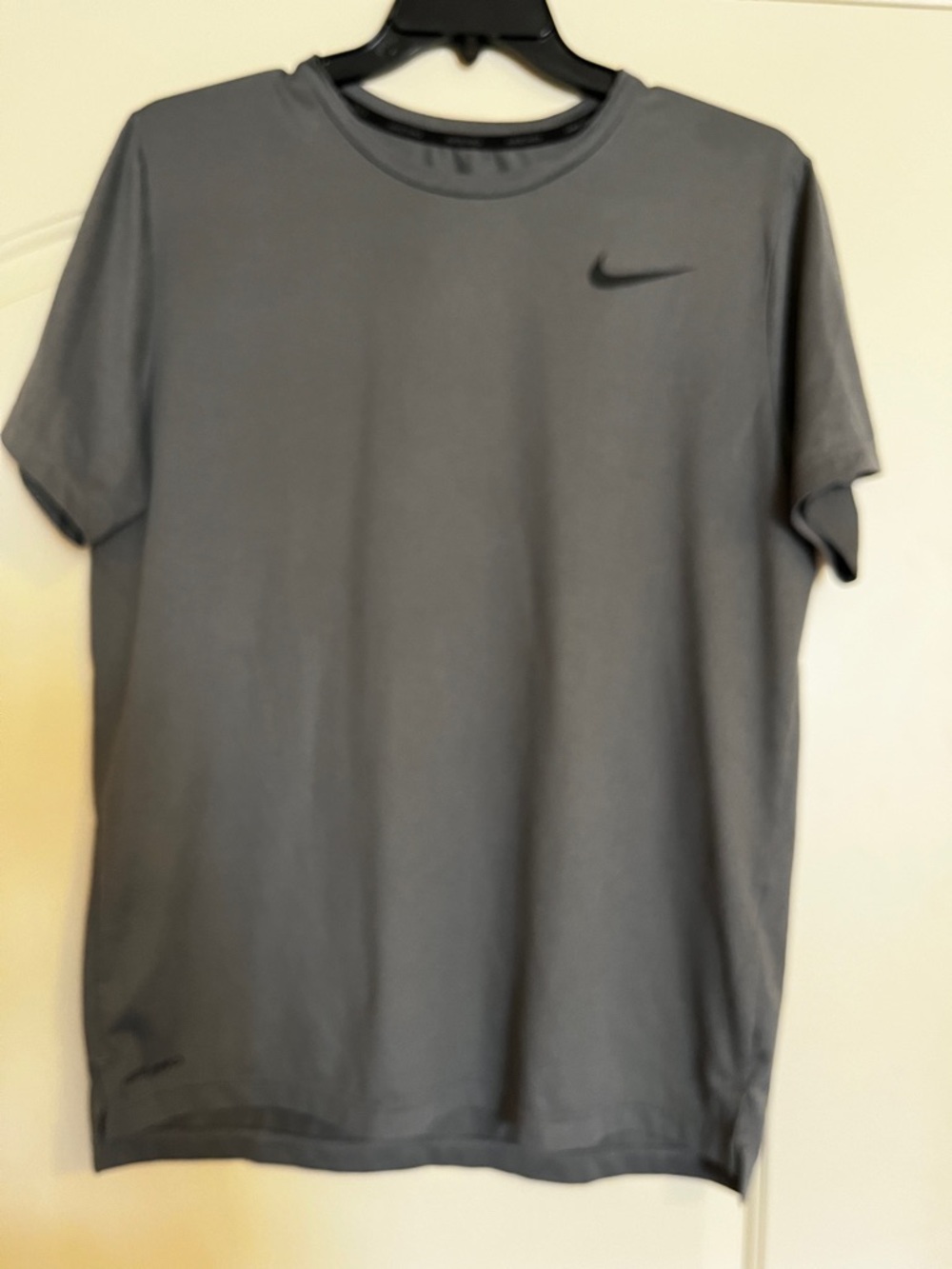 Nike Men's Short-Sleeve Crew Tee in Charcoal Gray